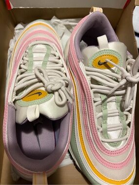 Nike Women’s Pastel Pink, Lavender & Mint Low-Top Sneakers. Only worn once